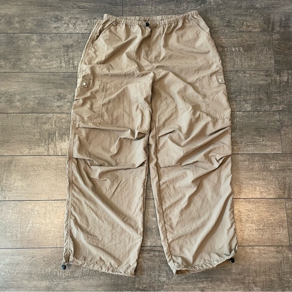 Light brown / khaki windbreaker pants - Picture 1 of 7